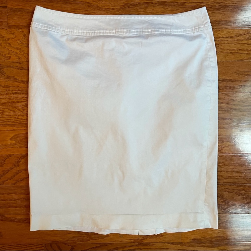 Ann Taylor Loft size 6 white straight skirt.